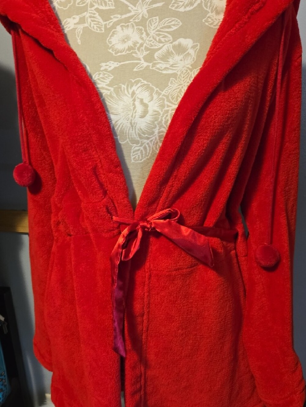 Xhilaration Plush Hooded Robe in Bright Red with Tie Belt - Picture 4 of 4